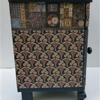 Kleiner Schrank "Zeitmesser"  