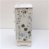 Der Grashüpfer im Juwelengarten  