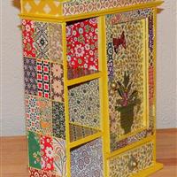 Puppenschrank "Kleine Muster"