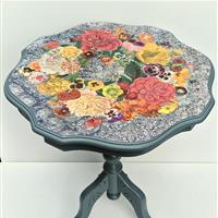 Tisch "Üppiger Blumenkranz"